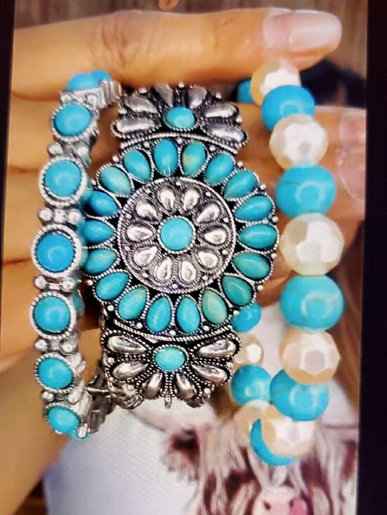 CC Boutique Jewelry - CC Boutique Turquoise and Silver Concho Bracelet Set